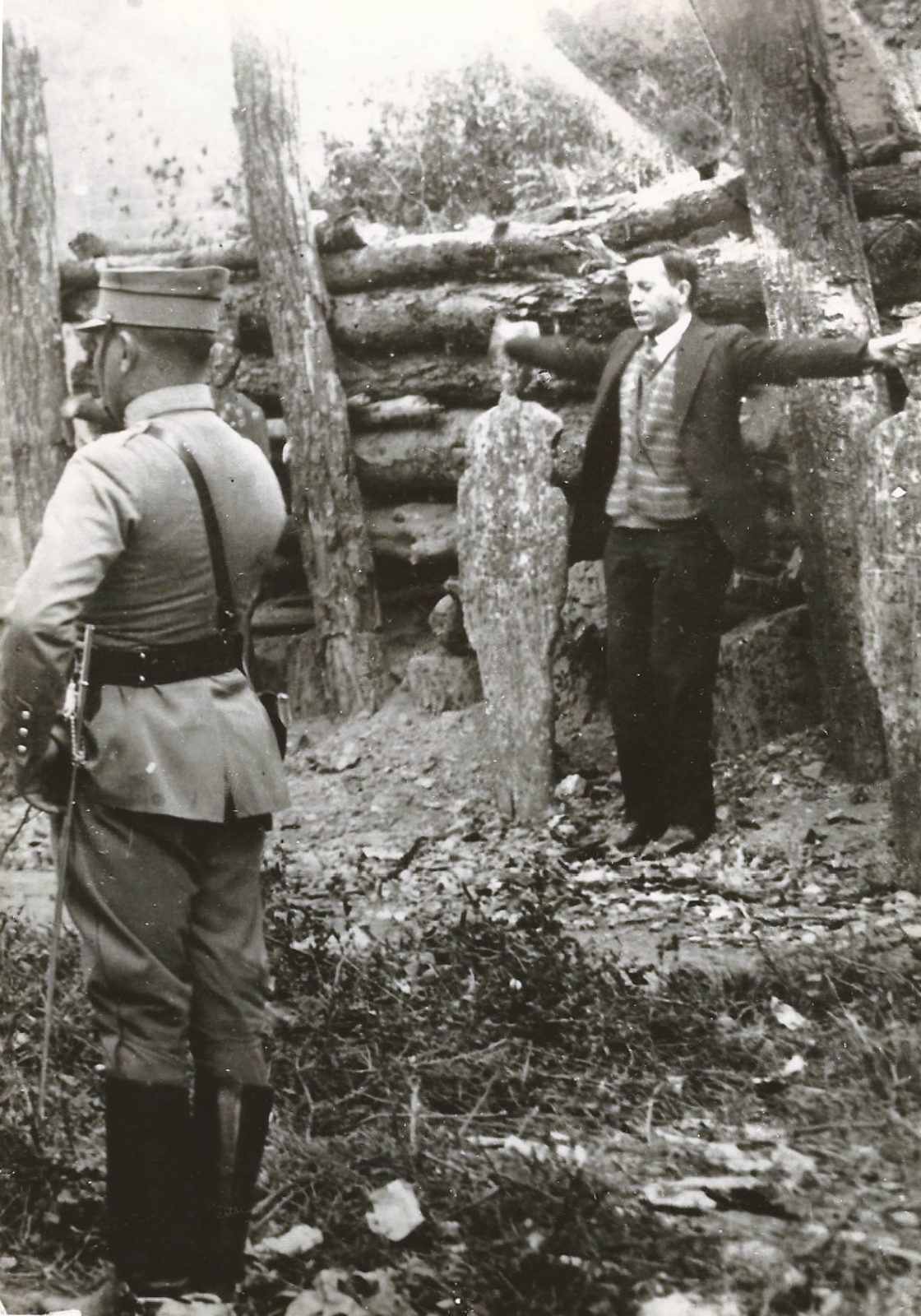 Priest Miguel Agustín Pro extends his arms before the firing squad. His execution without trial occurred during Mexico’s conflict over restrictions on Catholic religious practice.
